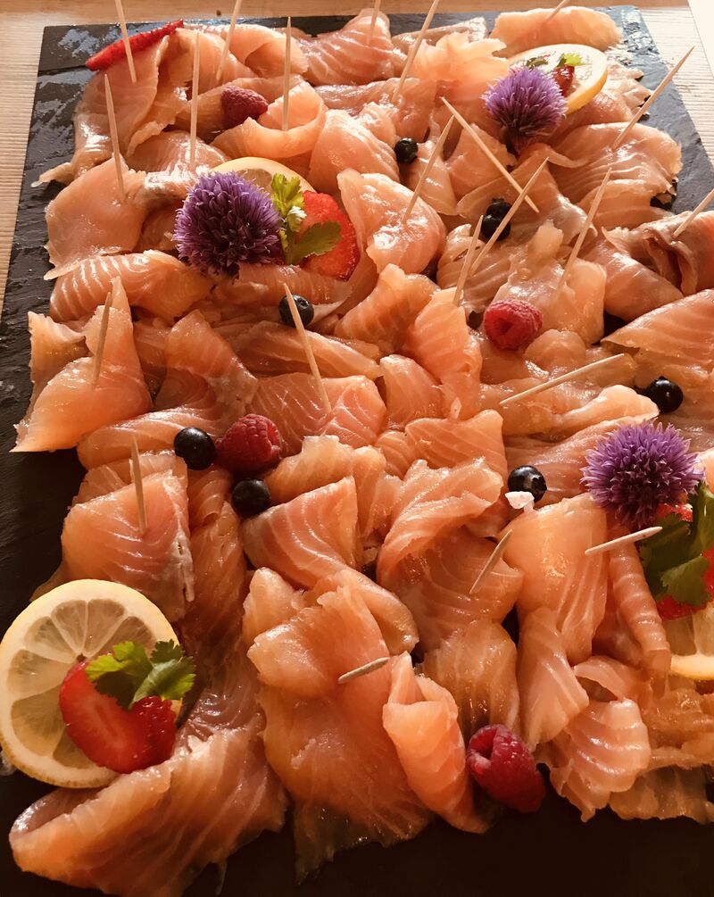Planche de saumon fumé maison