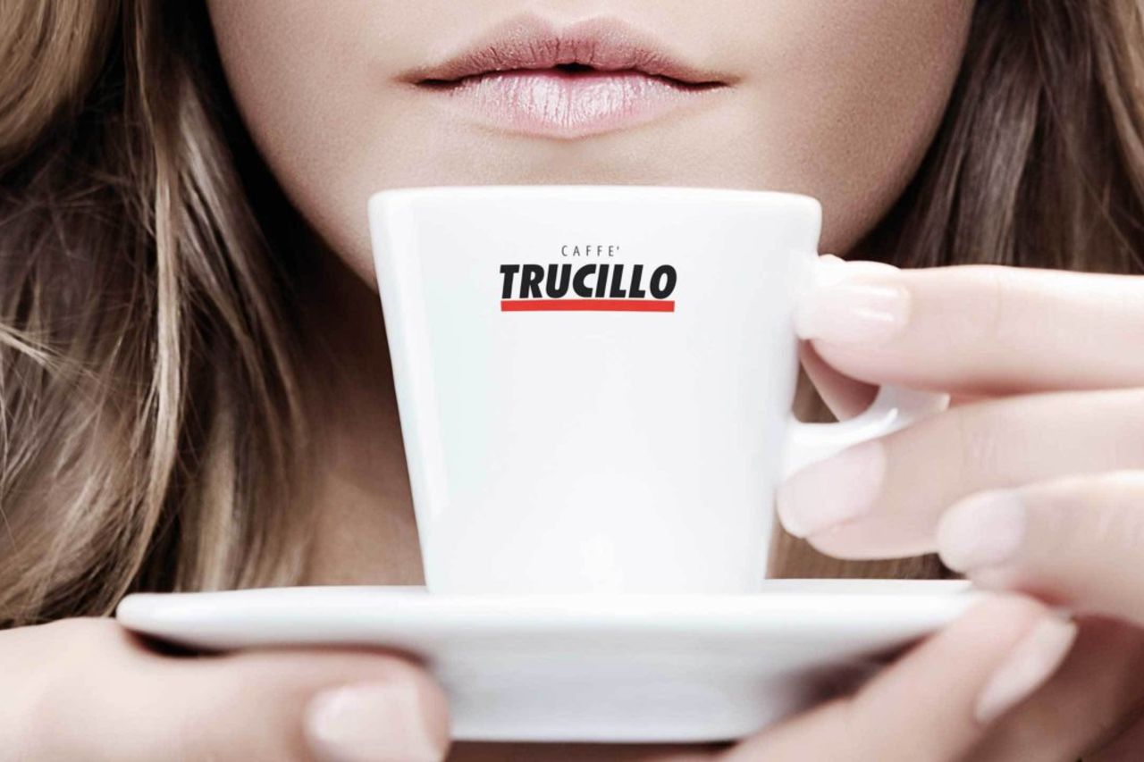 stavte se na kávu s přáteli