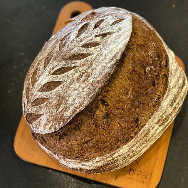 Ogni giorno della settimana, sforniamo diverse tipologie di pani a lievitazione naturale. Prenota il tuo!