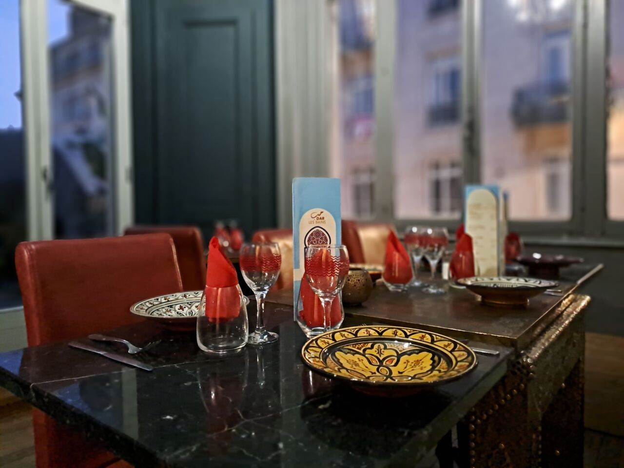 Deuxième salle privative pour 6 personnes à l'étage