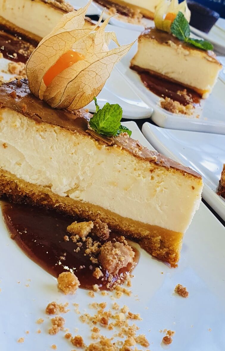 CHESSECAKE + CRUMBLE