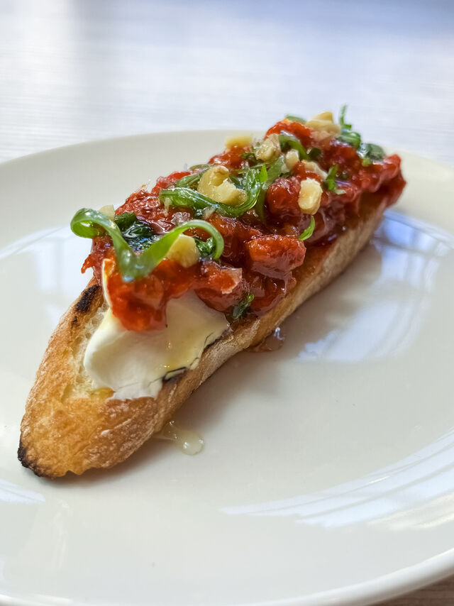 - TOSTA DE SOBRASADA CON QUESO Y MIEL -