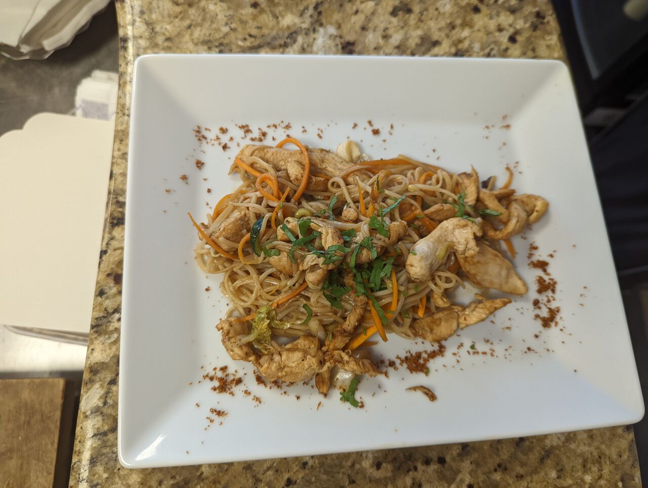 Nouilles sautées au poulet