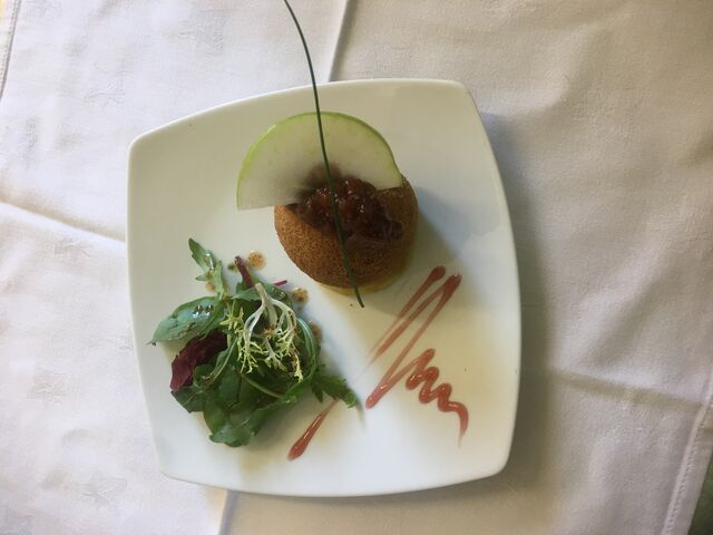 Cromesquis d’effiloché de confit de canard et cœur de foie gras poêlé 