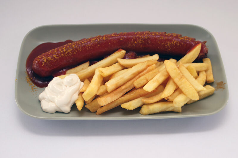 Riesencurry / Pommes / Majo