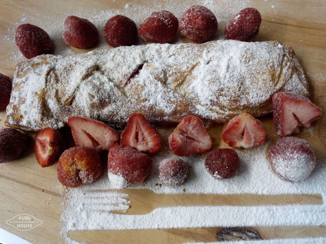 Warkocz z truskawkami
cena 11.00 zł