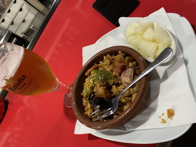 Disfruta de la bebida que más te guste junto a nuestras deliciosas tapas.