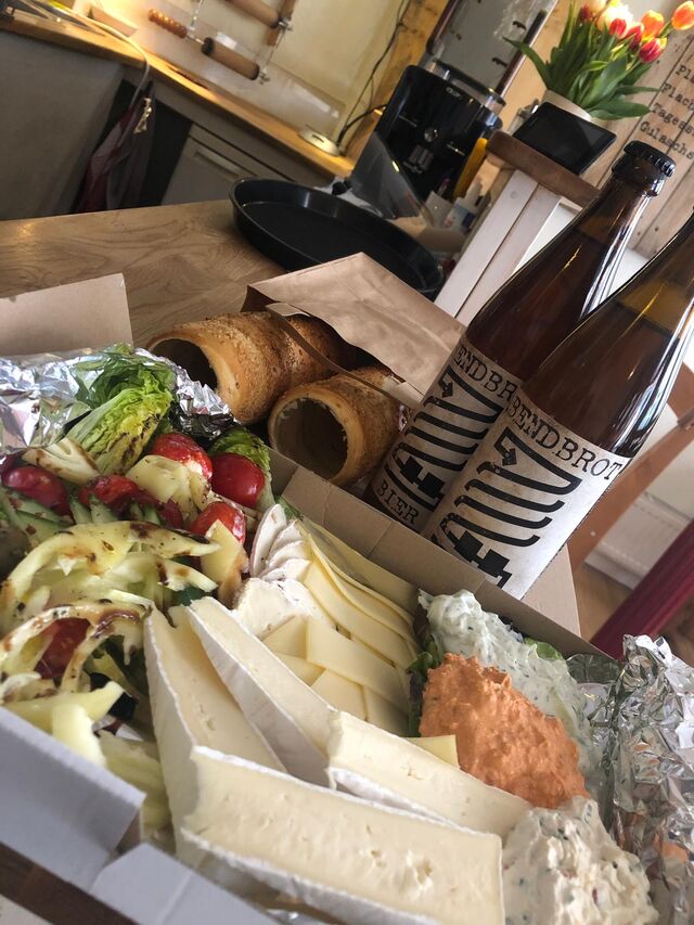 To Go - Box mit ungarischem Bier