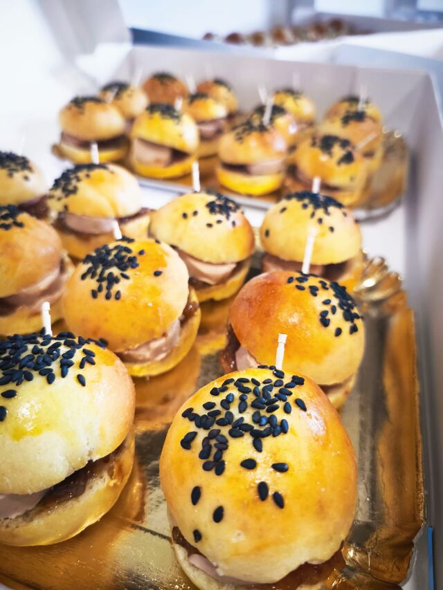 Mini-burgers foie-gras et chutney de figues au cumin