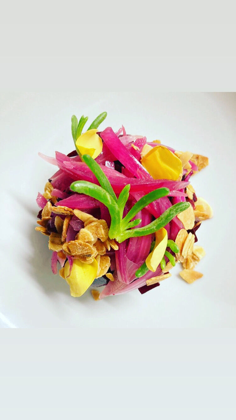 BARBABIETOLA BATTUTA E CETRIOLO MARINATO...CON I SAPORI DELLE ERBE DI MARE IN SALSA DI AMARENE