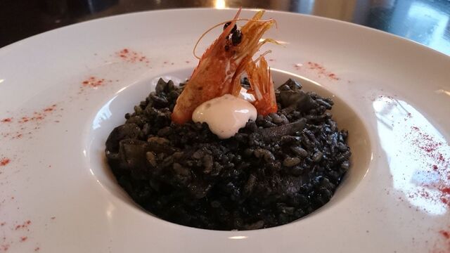 Arroz negro con chipirones y langostinos
