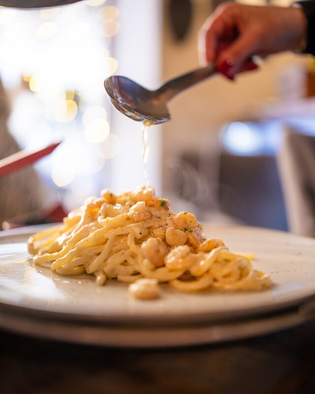 Tjestenina u Grana Padano kolutu s kozicama