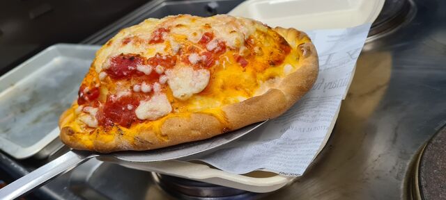 Pizza+Calzone=Pizzone
