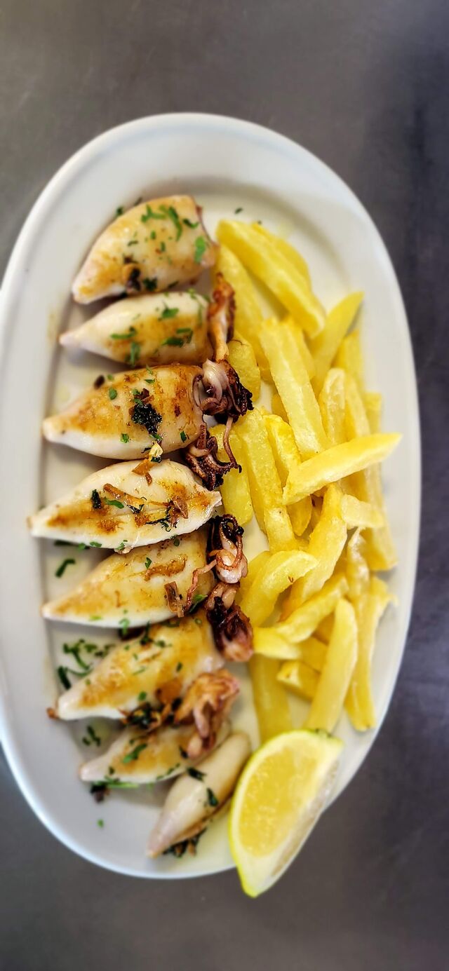 Chipirones a la plancha con su ajo y perejil