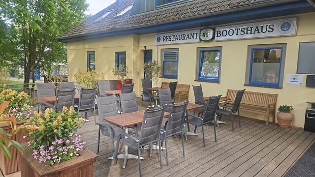 Unser kleiner Außenbereich vor dem Restaurant