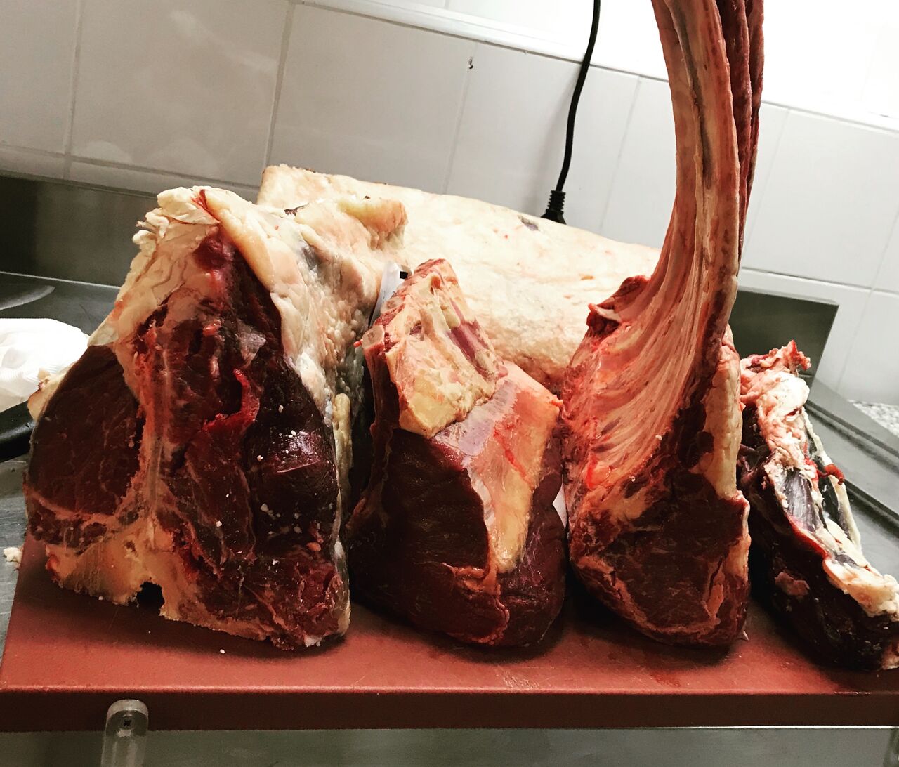 Ampia scelta di fiorentine , costate e tomahawk con Frollature da 30 a 120 giorni