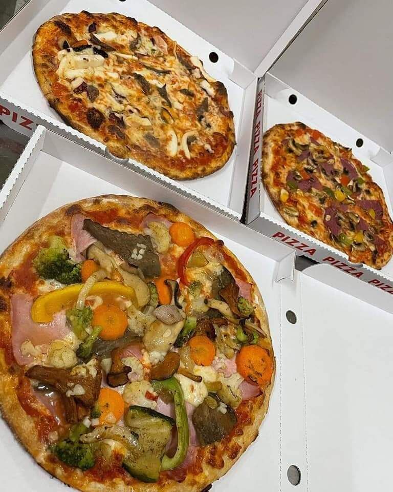 Frisch gebackene Pizza, auch zum Mitnehmen