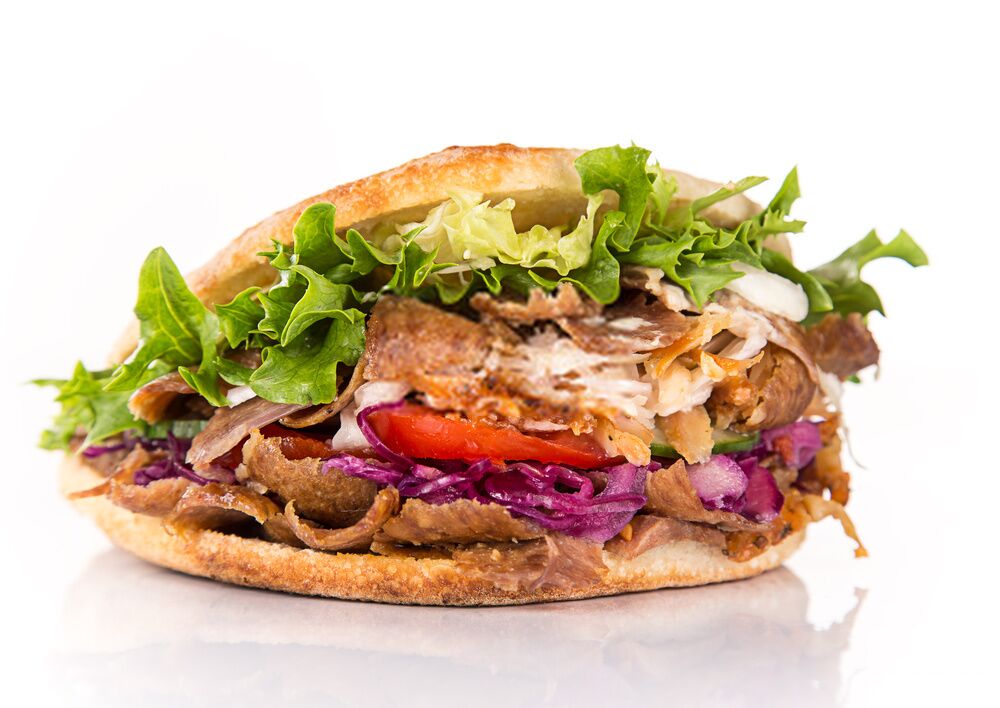 Kebab en menu ou seul bœuf ou poulet ou mixte ou avec supplément chèvre ou cheddar ou feta existe en XL