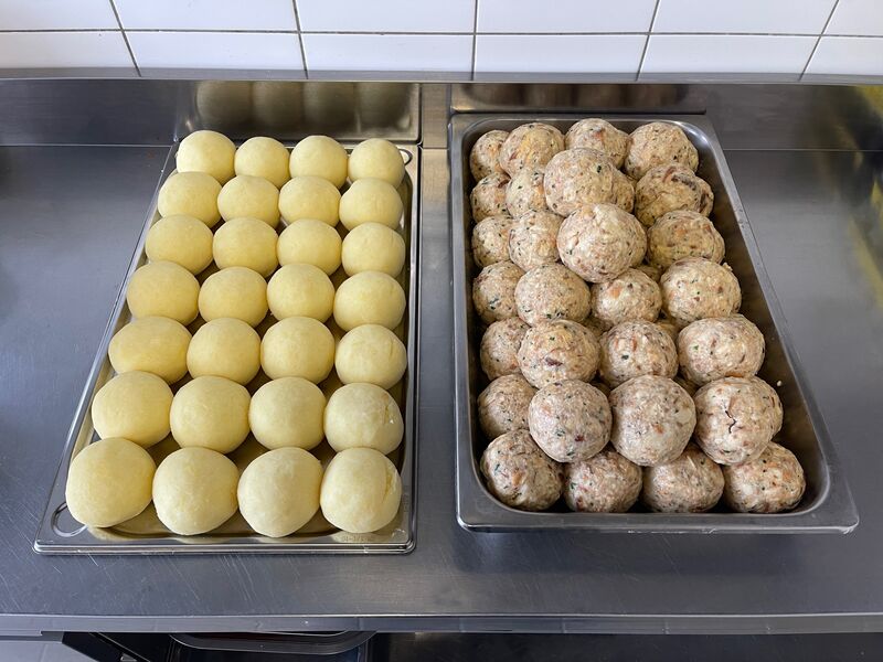 guade Semmel und Kartoffelknödel
