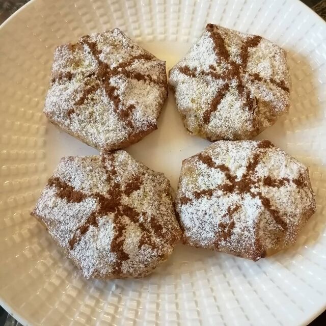 Pastila traditionnelle au poulet et amande décorée sucre glace et cannelle