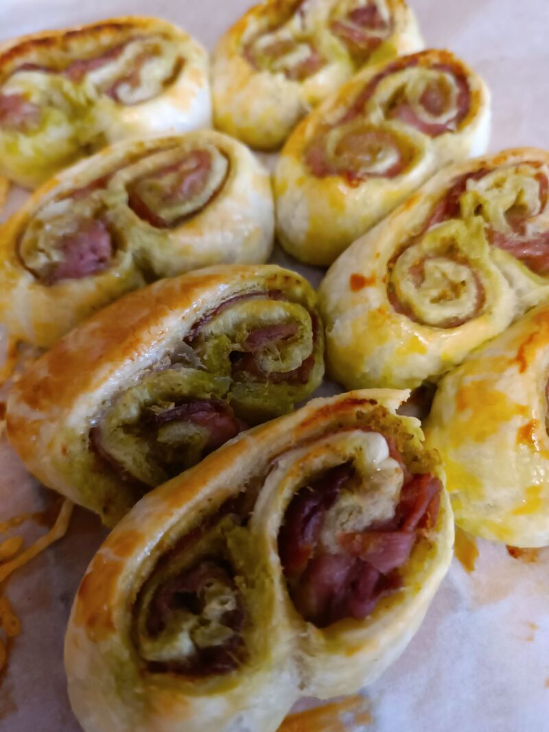 Minis feuilletés pesto jambon cru