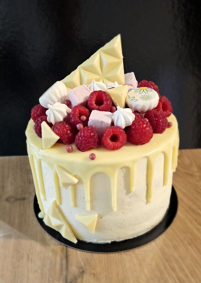Drip cake EDELWEISS coulures chocolat blanc