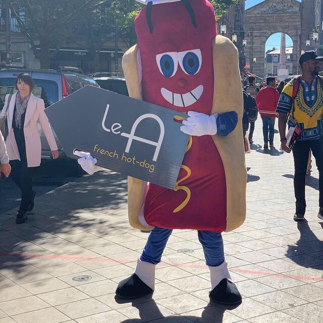 Notre mascotte !!! hahahah elle vous attends pour déguster un hot-dog !!!