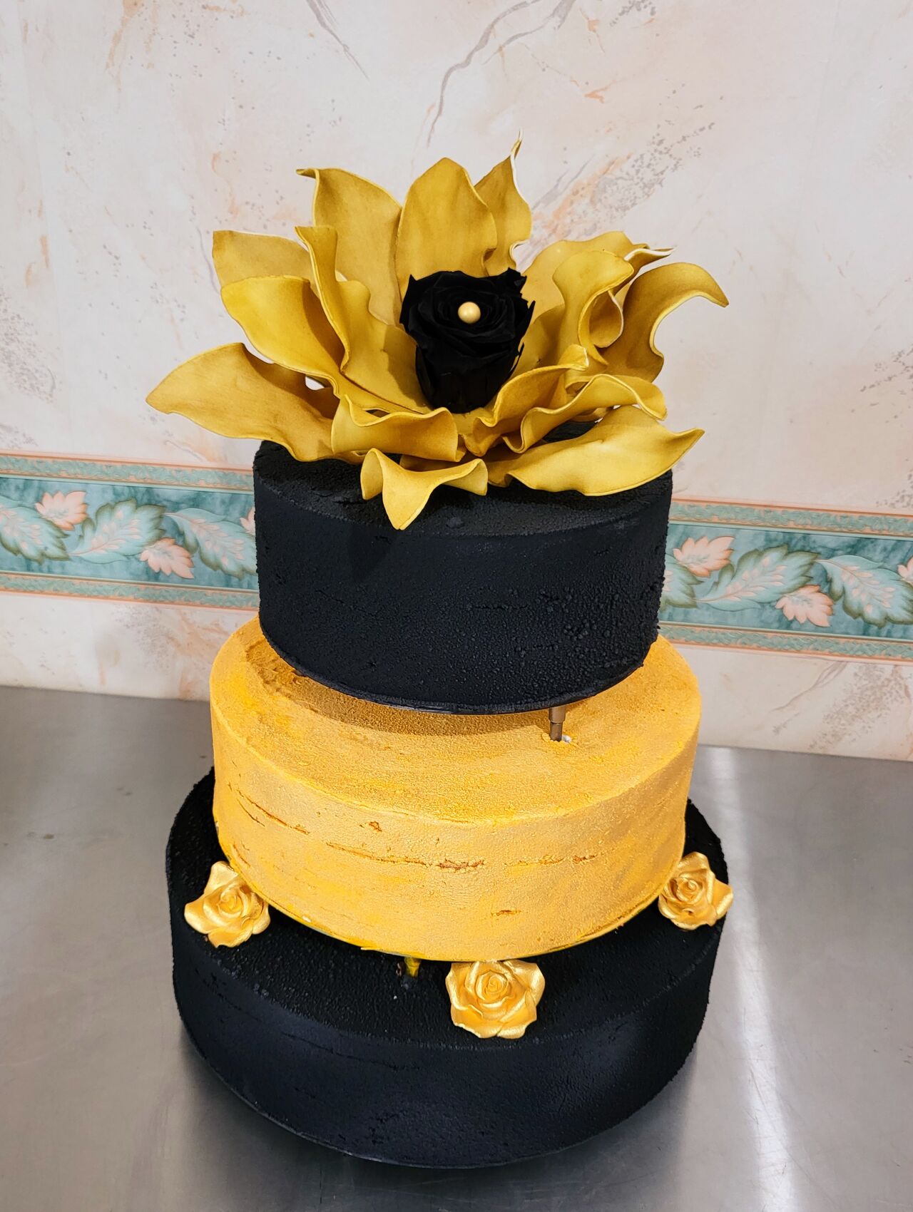 Weeding Cake Thème Noir et Or 60 personnes