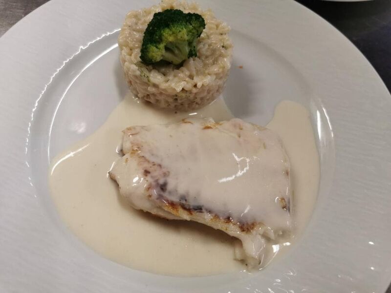 Filet d'empereur, sauce champagne et son risotto aux brocolis
