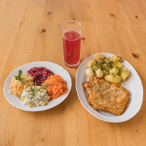 Zestaw obiadowy: kotlet schabowy z ziemniakami