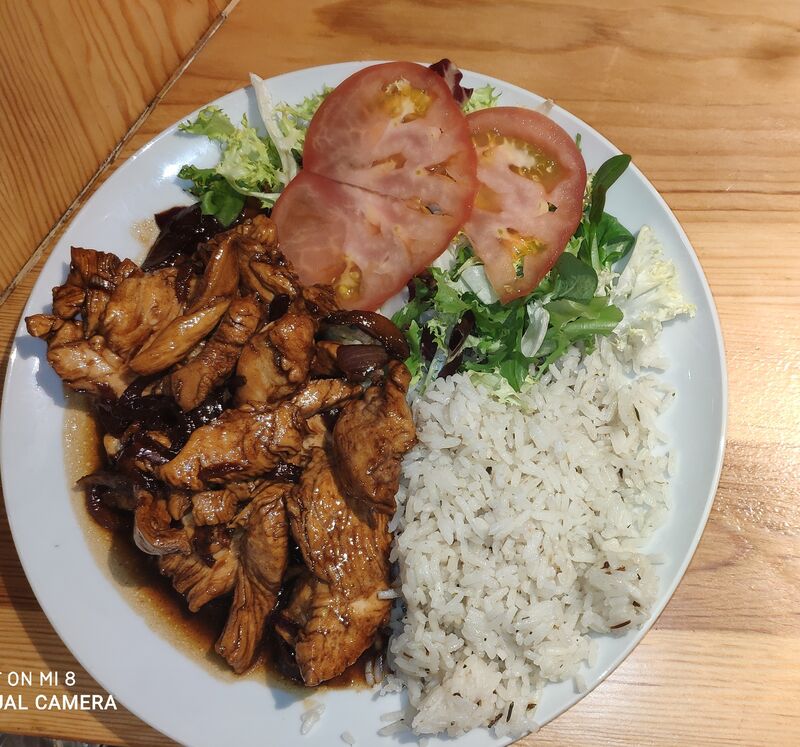 POLLO TERIYAKI CON ARROZ BLANCO Y ENSALADA