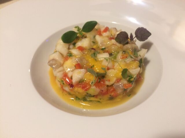 ceviche de daurade, mangues, poivrons, fruit de passion