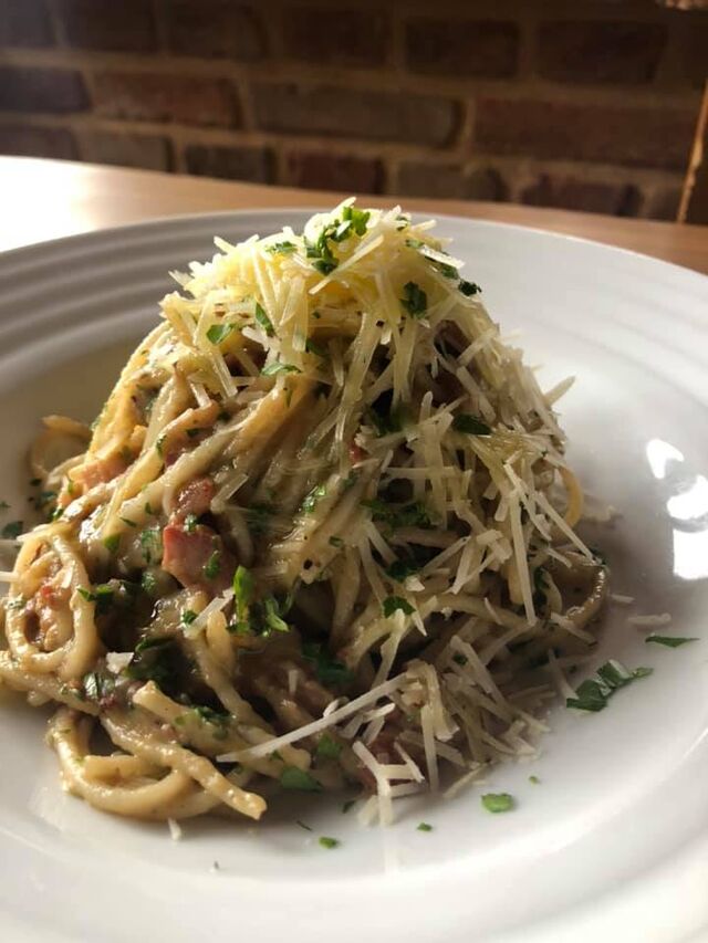 Špagety “Melanzane” (lilkové pyré s panccetou), parmazán