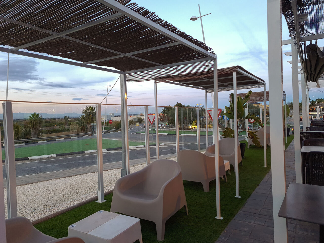 Disfruta de los atardeceres en nuestra terraza