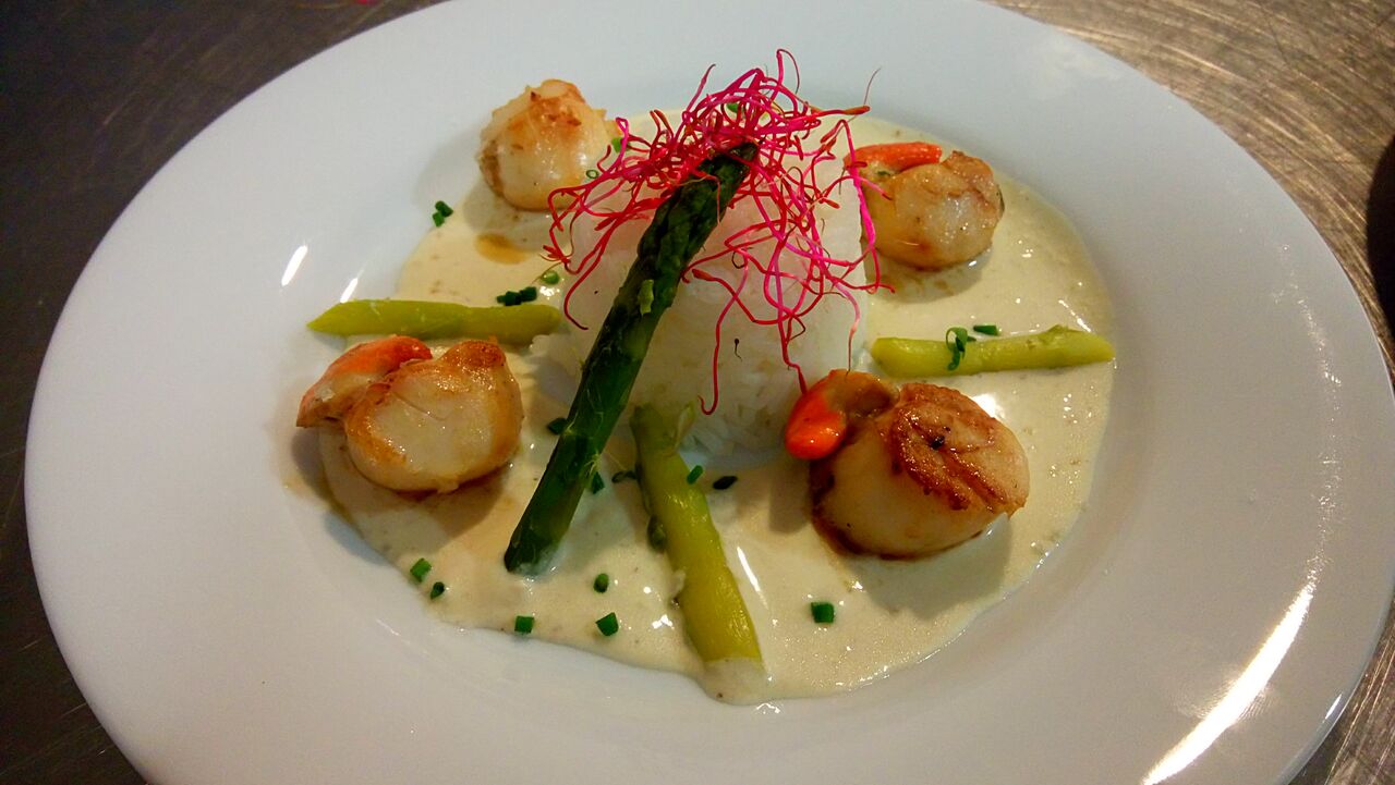 St Jacques et asperges vertes croquantes