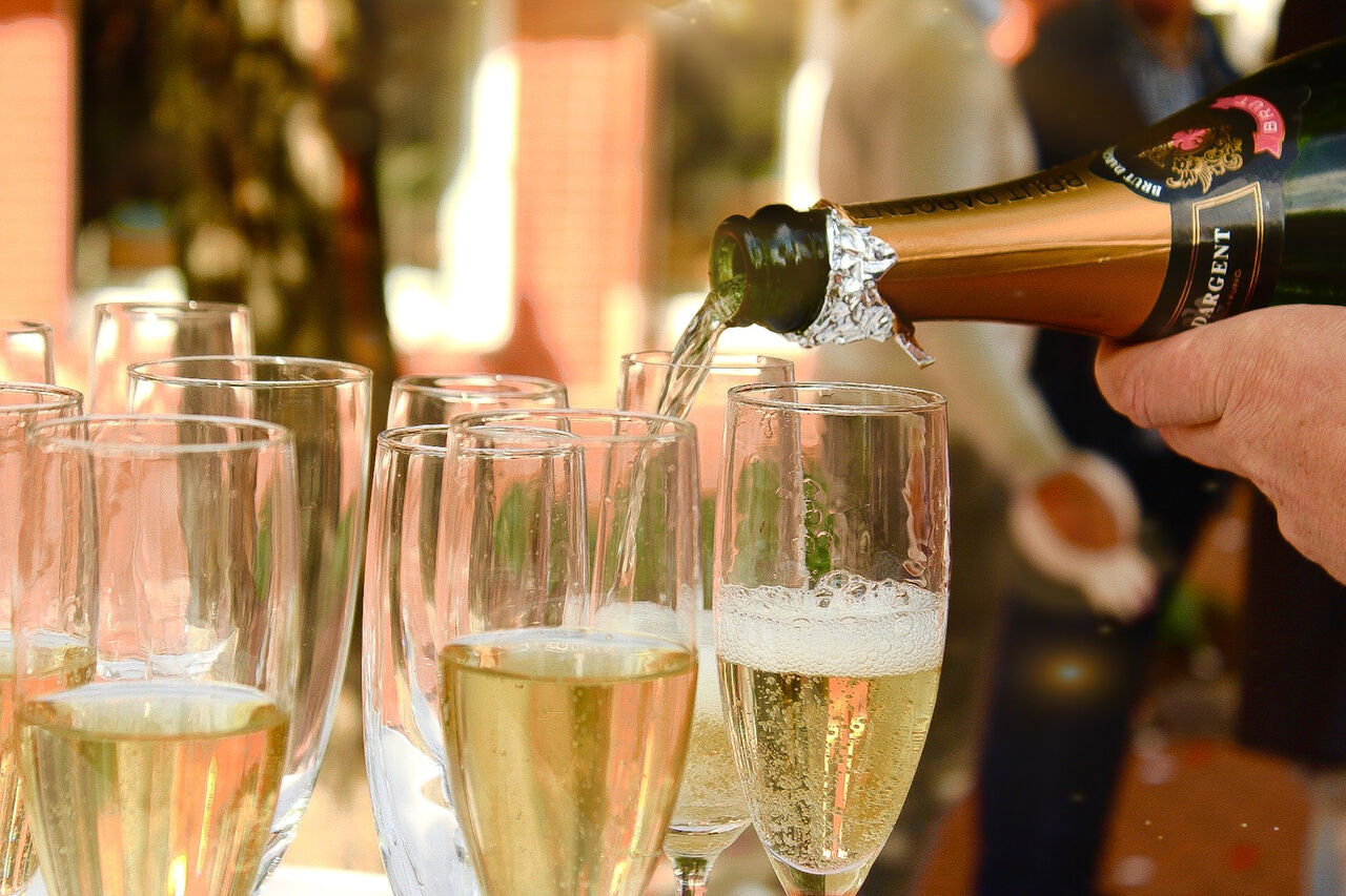 CHAMPAGNE