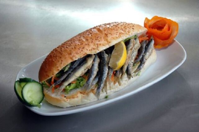 Ekmek Arası Hamsi - Fried Anchovy with Half Bread