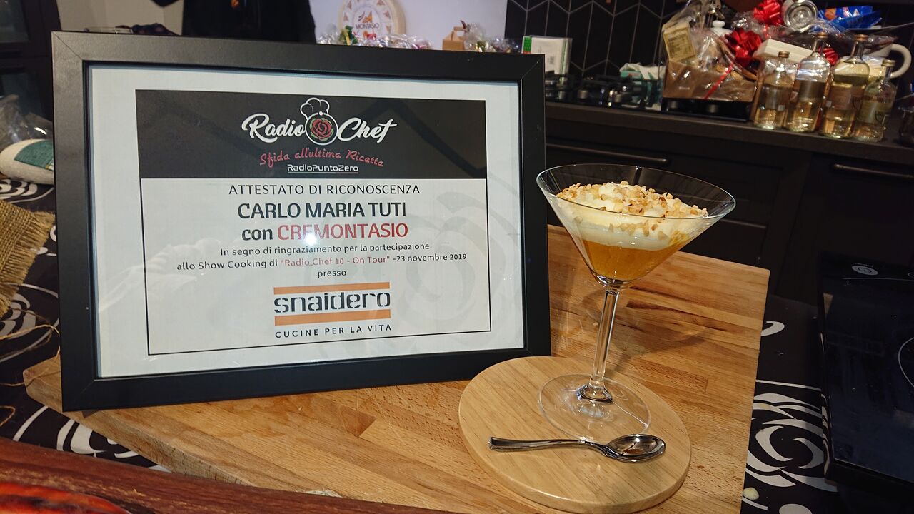CreMontasio: Crema di Cachi e Crema di Montasio dolce con granella di nocciole