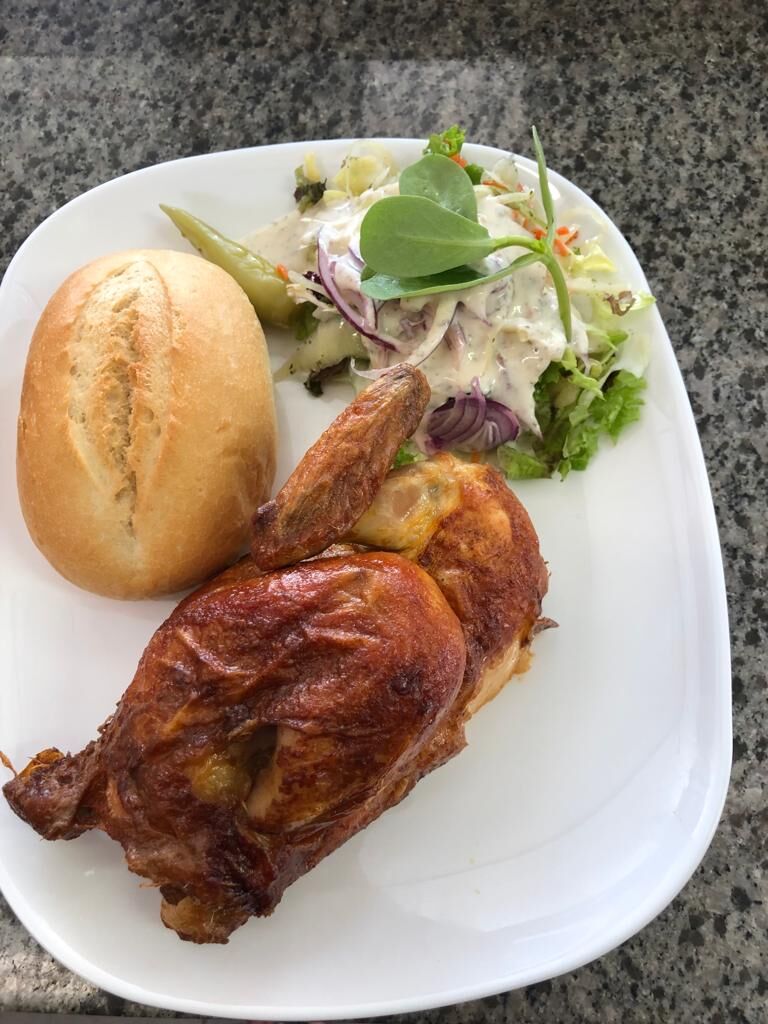 1/2 Hähnchen mit Pommes und Salat