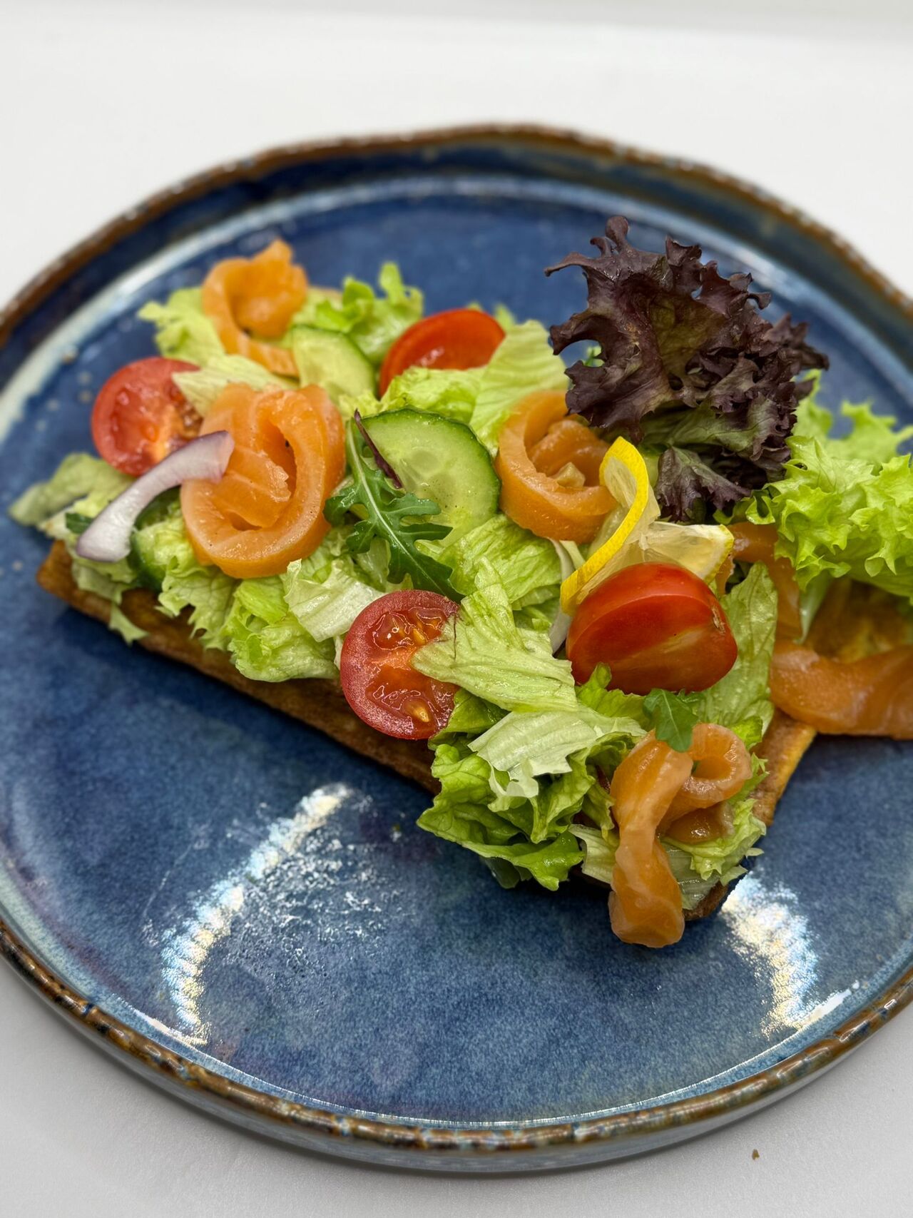 🥗 Sałatki, gofry i dania lekkie — kolorowe, świeże i sycące