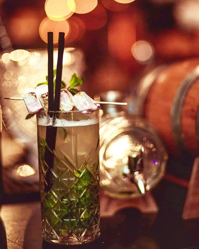 per noi la miscelazione è un'arte e mettiamo la stessa passione per preparare drink con tecniche innovative o i grandi classici!