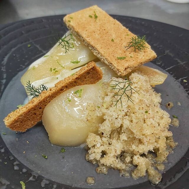 Peras a la Sidra, Granizado Kiwi y Galleta de Jengibre