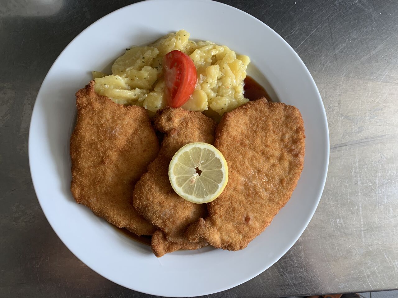 Schnitzel mit Kartoffelsalat 