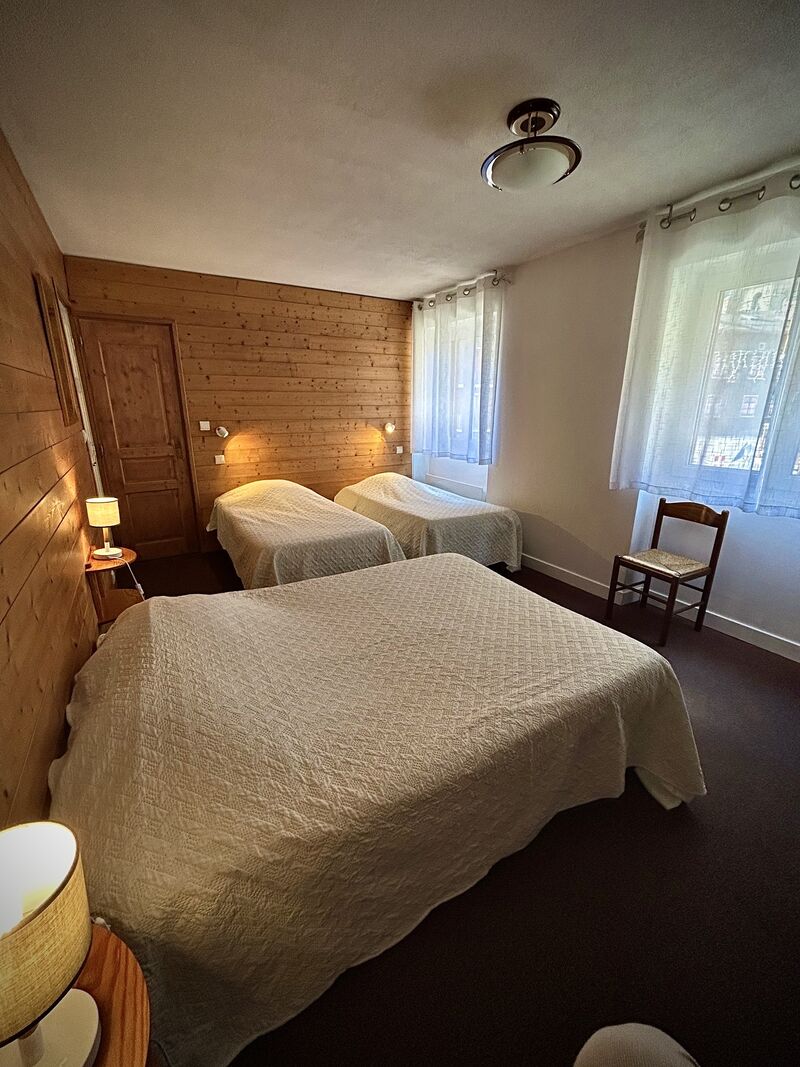 Chambre 4 pers un lit double deux lits simples