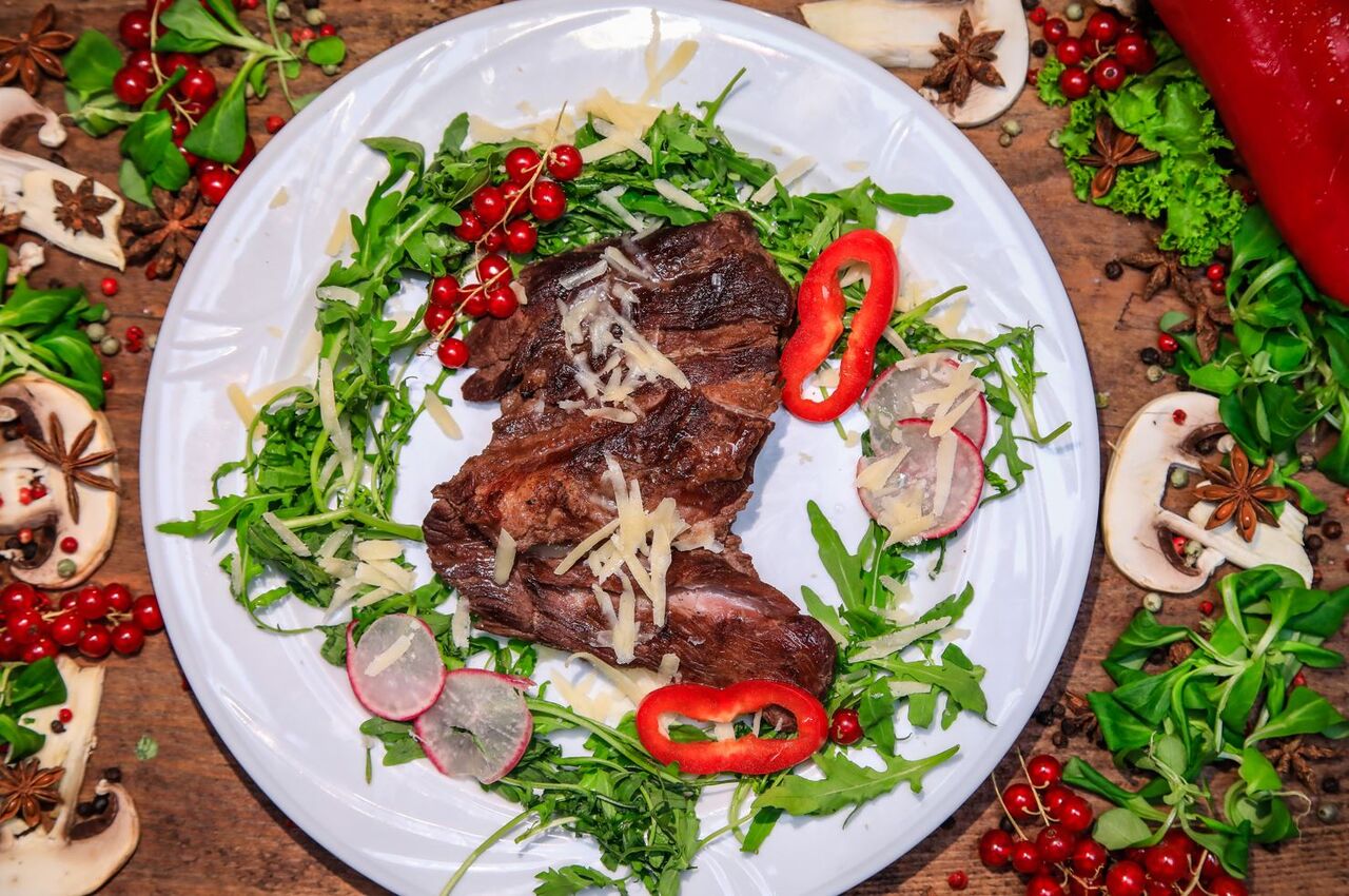 PULPA DE VITA PE PAT DE RUCOLA 