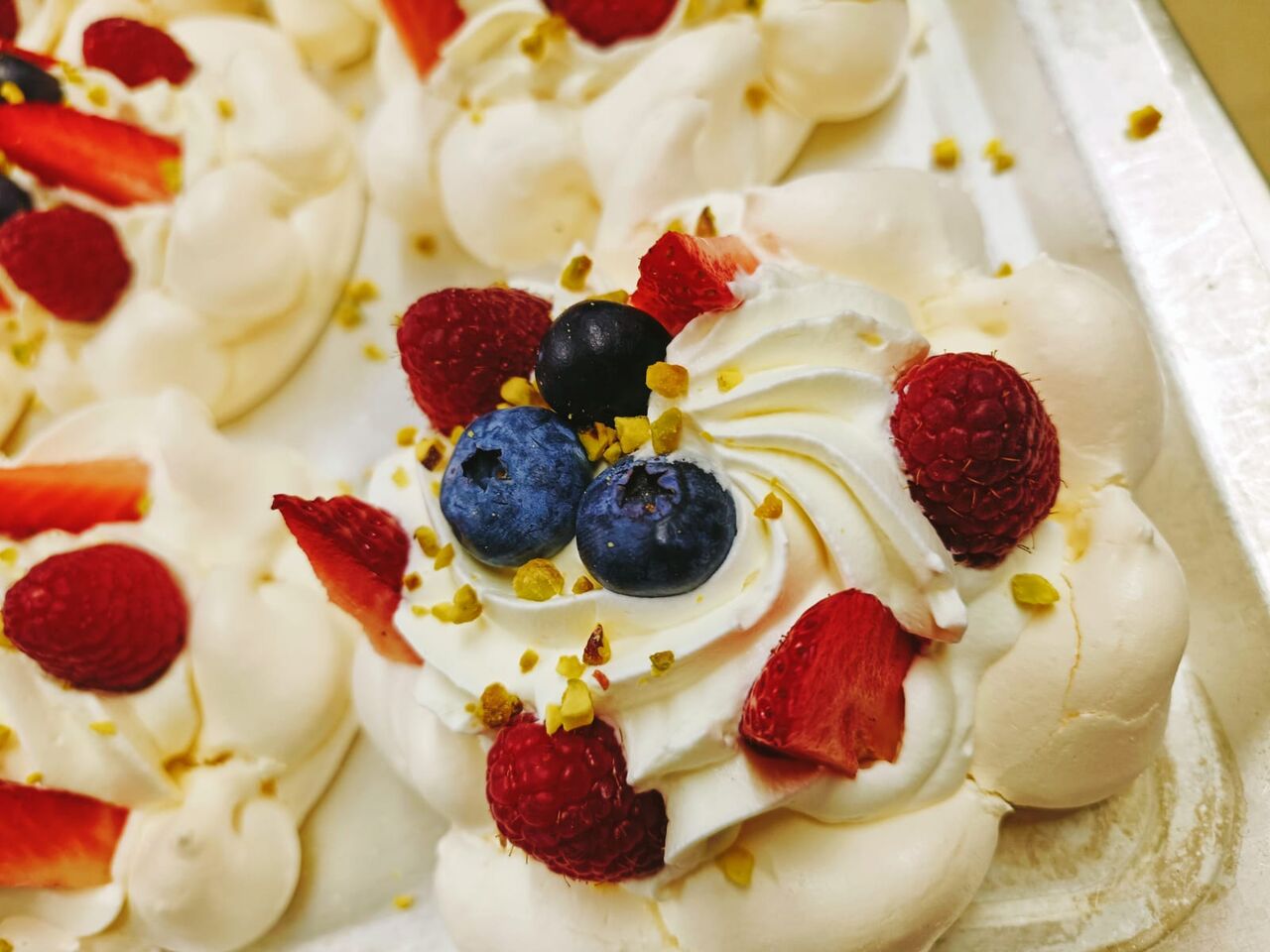 DESSERT DU JOUR (pavlova fruits rouges)