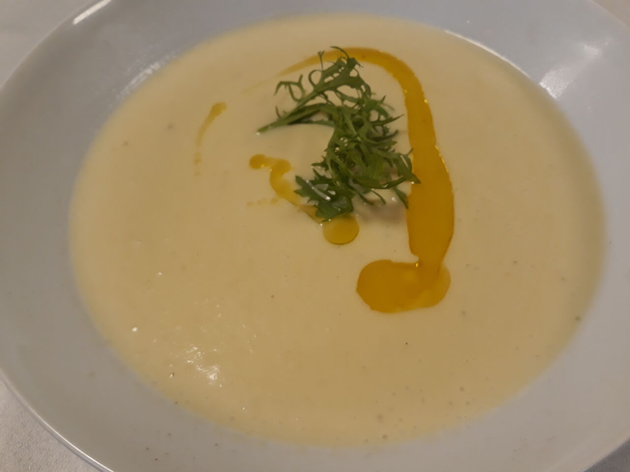 Krem z białych warzyw z olejem rydzowym