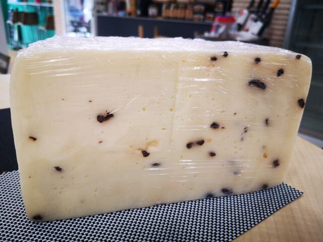 Queso manchego con aceitunas