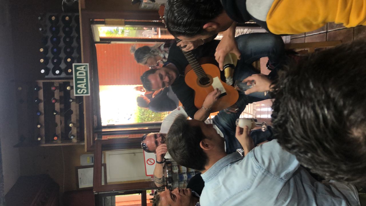 Ambiente familiar , buen trato , momentos de flamenco y alegria! 