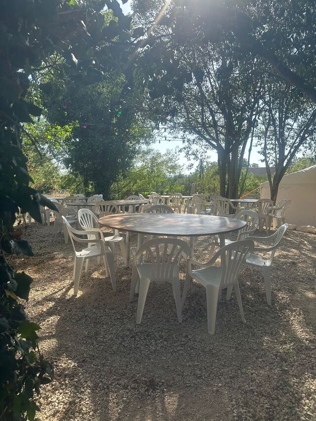Notre espace évènement sous les arbres